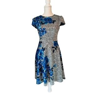 BETSEY JOHNSON WOMANS CUTE BLACK AND BLUE FLORAL MIDI SHORT SLEEVE DRESS SIZE 4